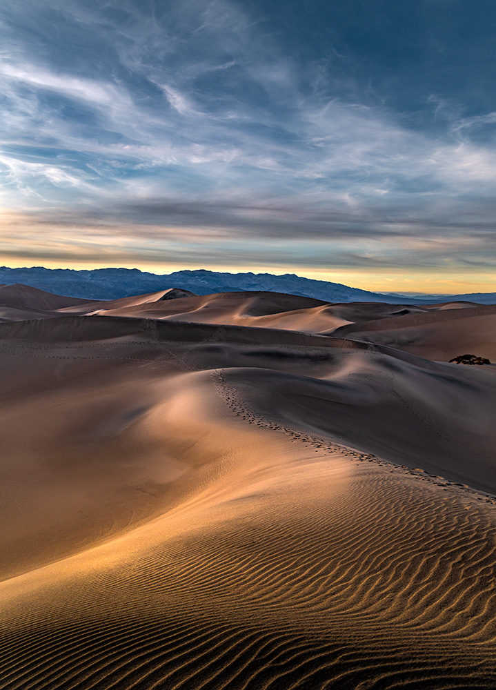 The extremely limited amount of moisture in the air in Death Valley often results in picturesque high-altitude clouds during the winter season, while summer months can see not a single cloud for many weeks.